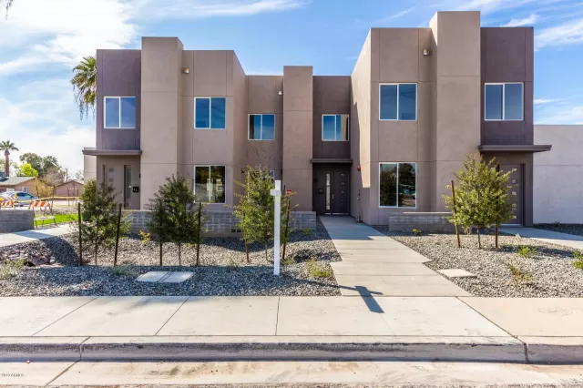 MLS: 5890083 Condo For Sale