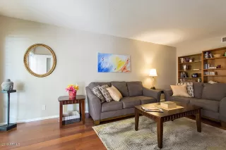 Photo #3: 5899302 Listing