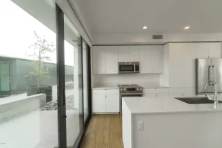 Photo #5: 5906352 Listing