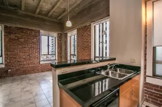 Photo #6: 5918296 Listing