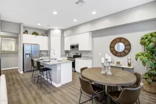 Photo #5: 5936268 Listing