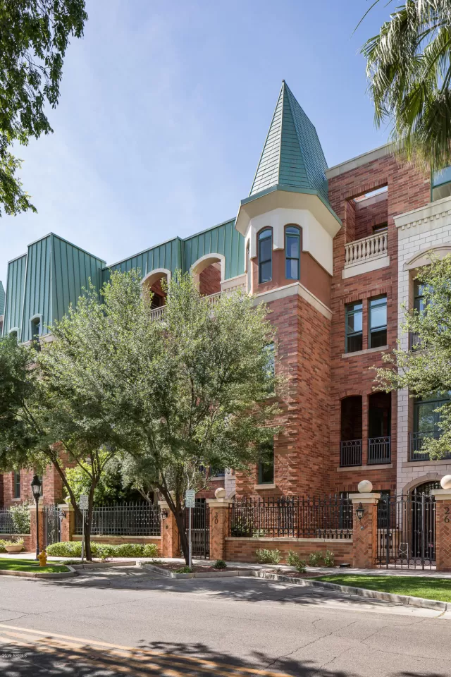 MLS: 5940326 Condo For Sale