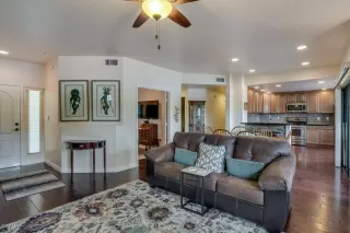 Photo #4: 5951070 Listing 