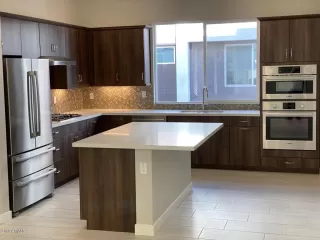 Photo #5: 5965899 Listing