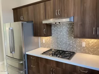 Photo #6: 5965899 Listing