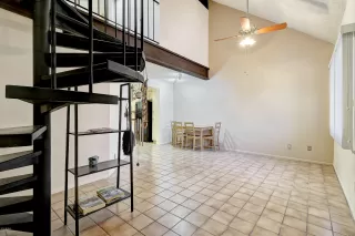 Photo #6: 5968833 Listing