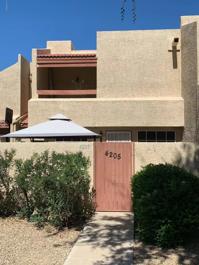 MLS: 5975462 Condo For Sale