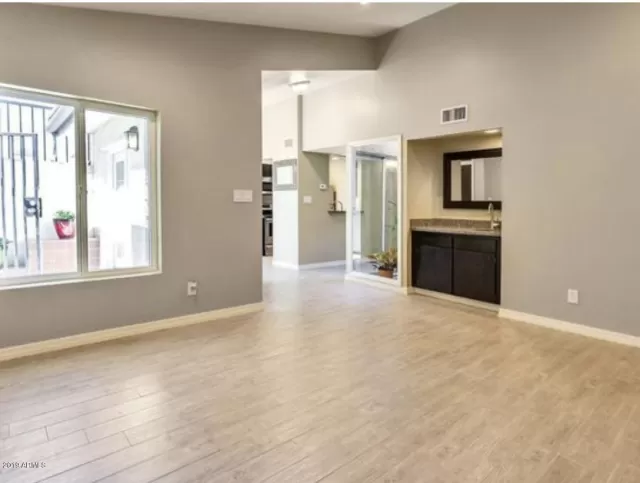 MLS: 5976462 Condo For Sale