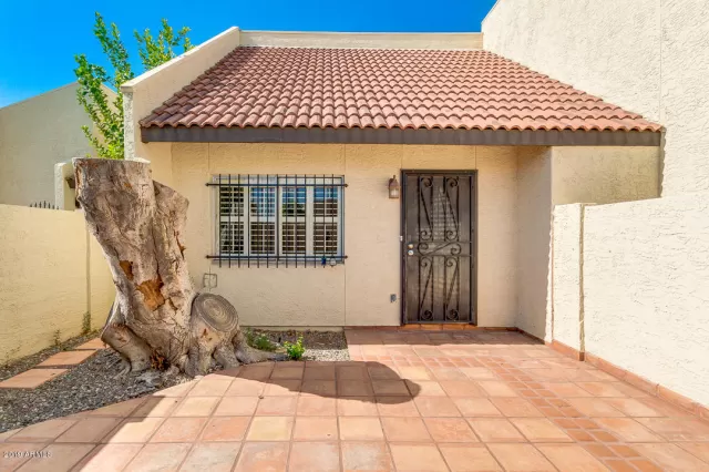 MLS: 5977560 Condo For Sale