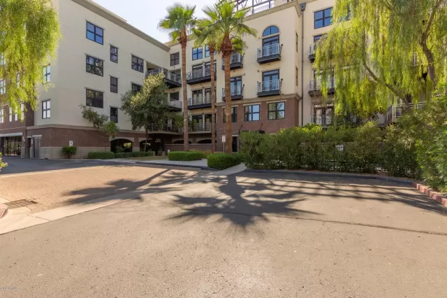 MLS: 5977721 Condo For Sale