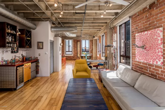 MLS: 5977824 Condo For Sale