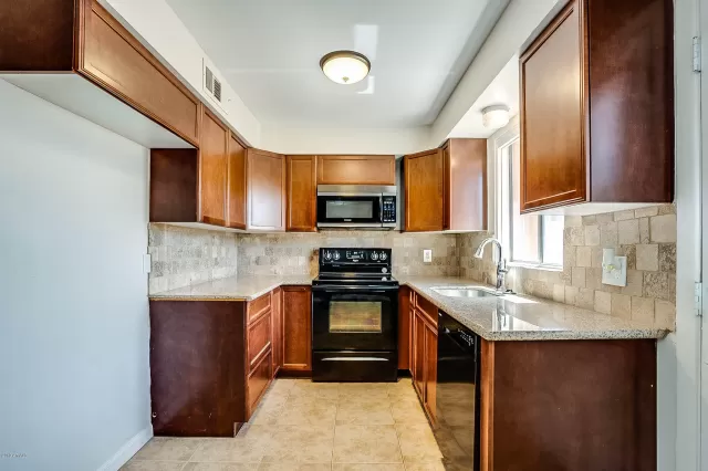 MLS: 5978561 Condo For Sale