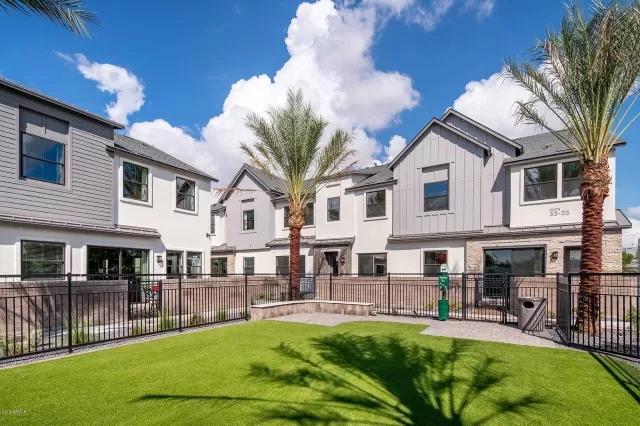 MLS: 5979926 Condo For Sale