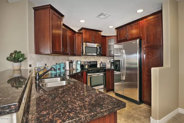 MLS: 5983712 Condo For Sale
