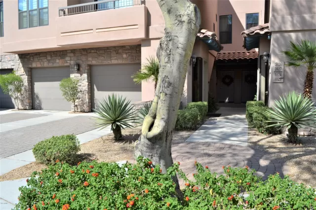 MLS: 5984448 Condo For Sale