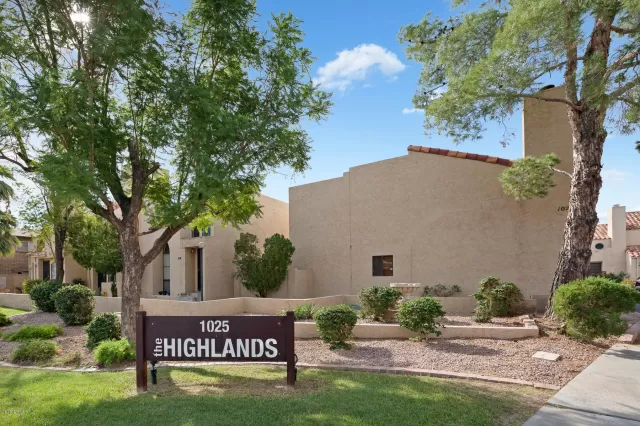 MLS: 5985103 Condo For Sale