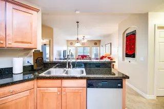 Photo #4: 5987906 Listing