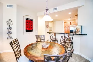 Photo #6: 5987906 Listing