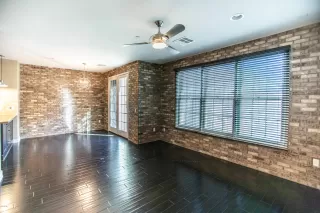 Photo #3: 5988031 Listing