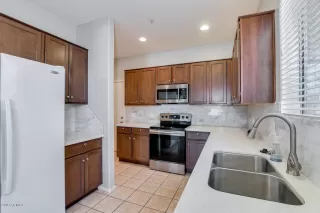 Photo #5: 5988884 Listing