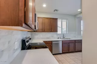 Photo #6: 5988884 Listing