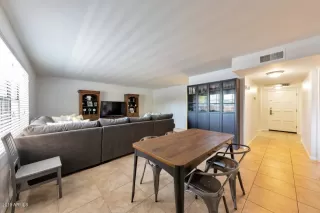 Photo #4: 5989283 Listing