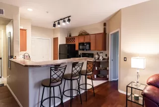 Photo #5: 5989329 Listing