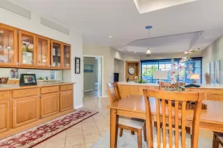 Photo #5: 5989346 Listing