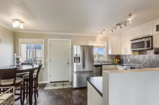 Photo #6: 5989656 Listing