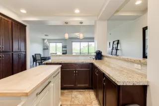 Photo #5: 5989828 Listing