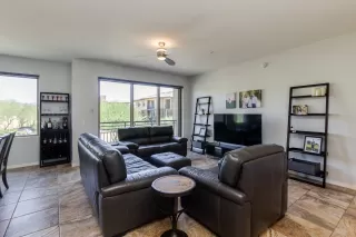 Photo #6: 5989828 Listing