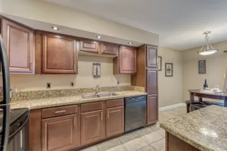 Photo #5: 5989941 Listing