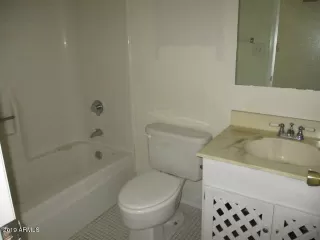 Photo #6: 5990943 Listing