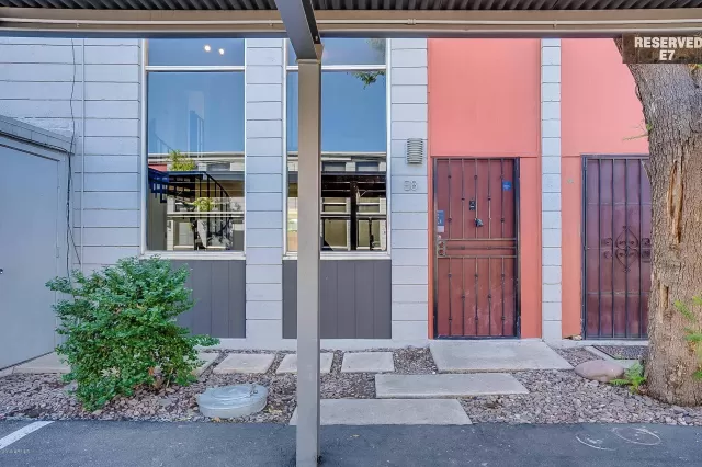 MLS: 5991275 Condo For Sale