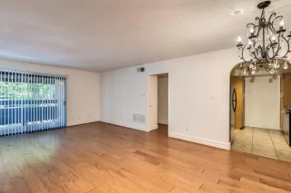 Photo #4: 5991408 Listing