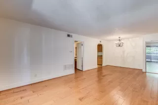 Photo #5: 5991408 Listing