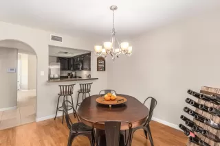 Photo #6: 5992272 Listing