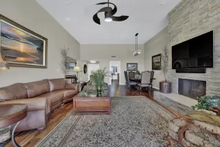 Photo #4: 5994518 Listing