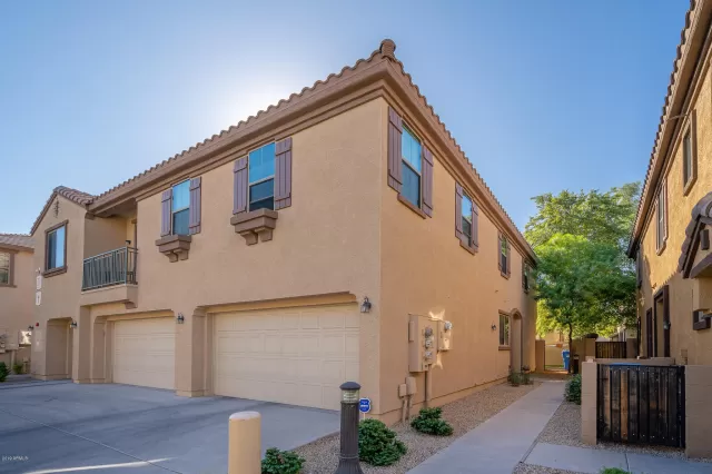 MLS: 5998242 Condo For Sale