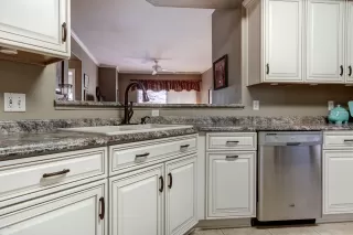 Photo #5: 5998429 Listing