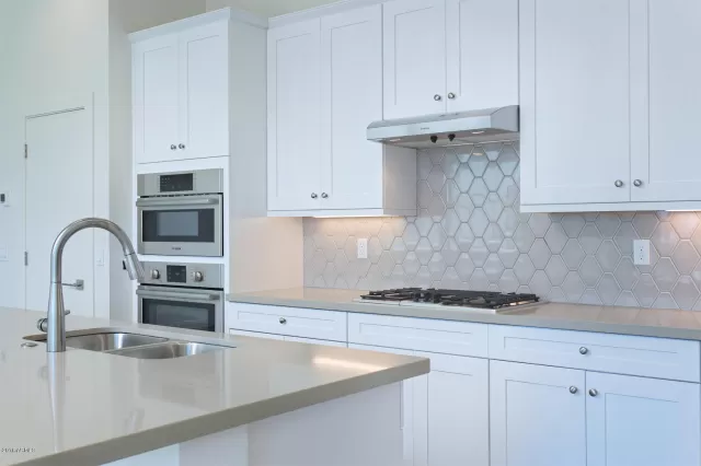 MLS: 6008204 Condo For Sale