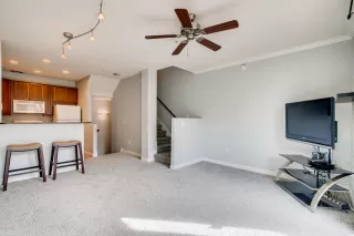 Photo #2: 6008902 Listing