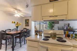 Photo #5: 6009072 Listing