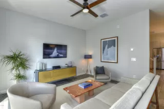 Photo #3: 6009106 Listing