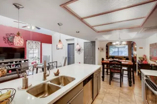 Photo #2: 6010833 Listing 