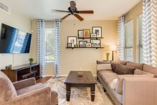 Photo #2: 6011556 Listing