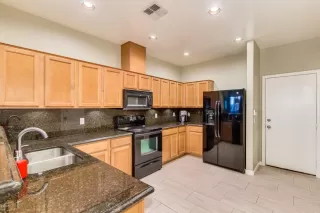 Photo #5: 6011556 Listing