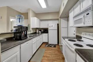 Photo #5: 6012549 Listing