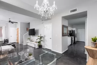 Photo #6: 6012924 Listing