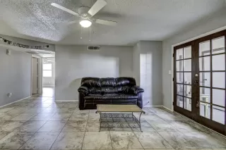 Photo #5: 6014611 Listing